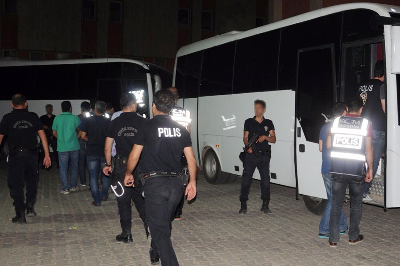 ByLock kullanan 10 öğretmen tutuklandı ByLock kullanan 10 öğretmen tutuklandı